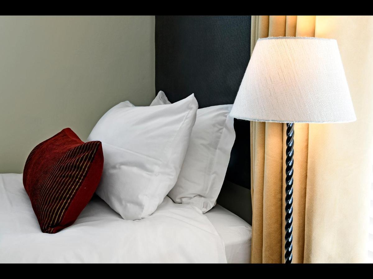 Sorbonne 1 - No Loadshedding Apartment ฟรันเชิค ภายนอก รูปภาพ
